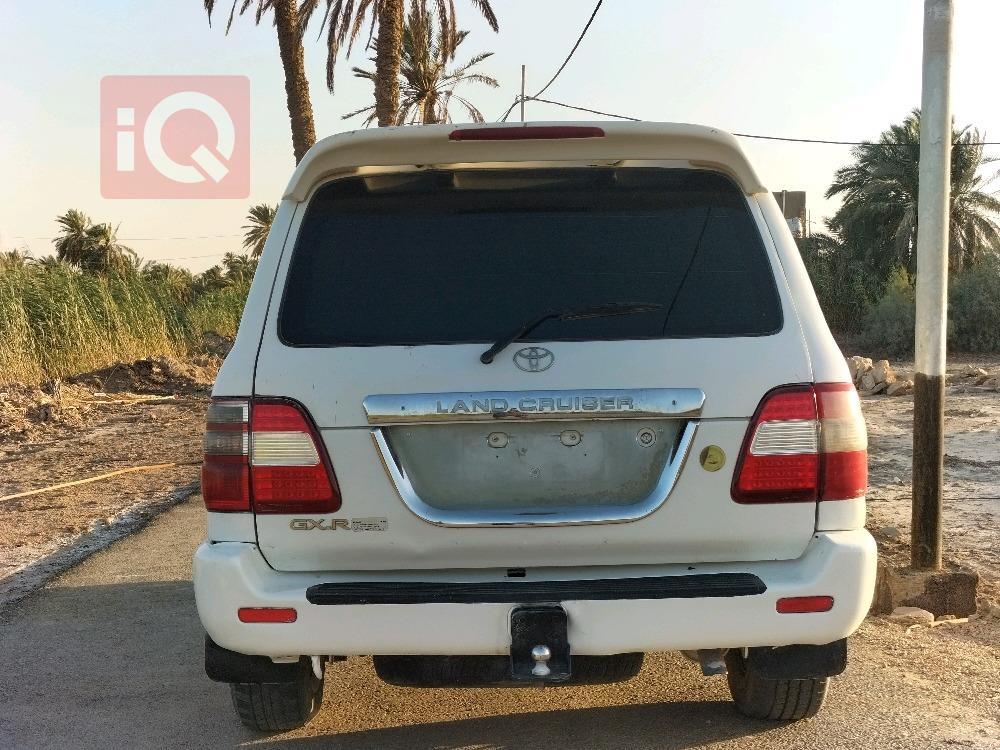 تۆیۆتا لاند کروزەر